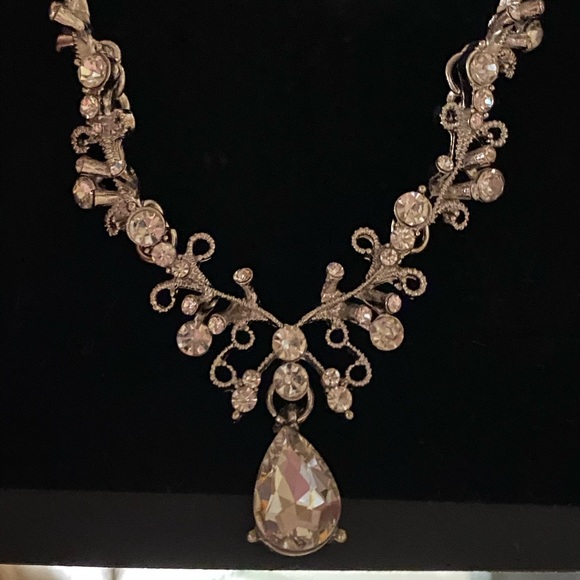 Beautiful Crystal & Silver. Necklace & Earrings - Picture 4 of 5